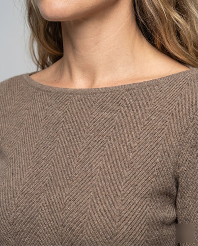 Damen figurbetontes Strickoberteil mit weit ausgeschnittenem Hals