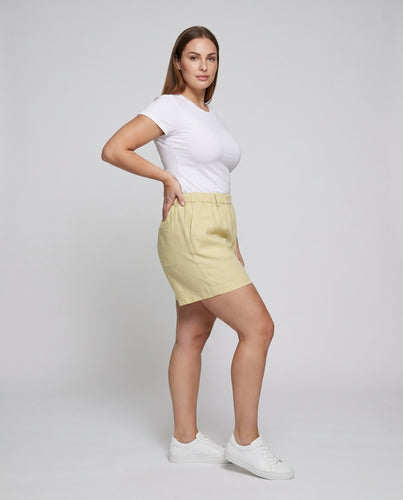 Damen weite Leinen-Shorts mit elastischem Bund und klassischen Falten