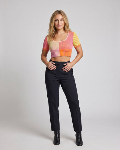Damen Crop-Top mit buntem Streifenmuster und raffiniertem Schnitt EB