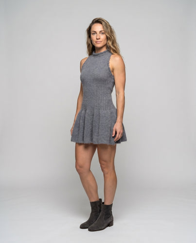 Damen Strickkleid mit hohem Kragen und voluminösem Tellerrock EB