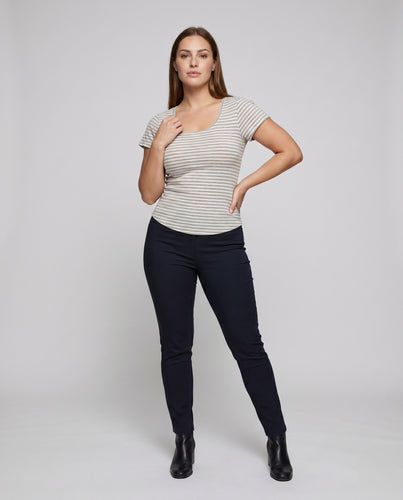 Damen T-Shirt mit modischem Rüschensaum und feinem Streifenmuster EB