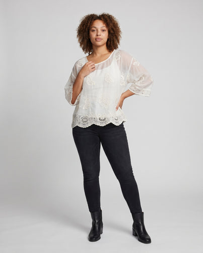 Damen Bluse mit eleganter Spitzenstickerei EB