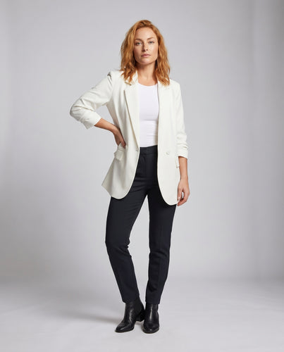Damen Blazer-Shorts-Anzug mit elegantem Schnitt EB