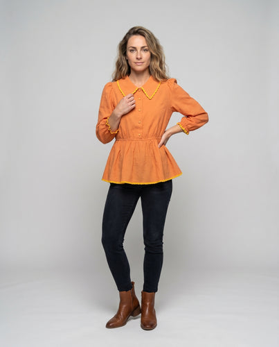 Damen Bluse mit Volant und auffälligem Kragen EB