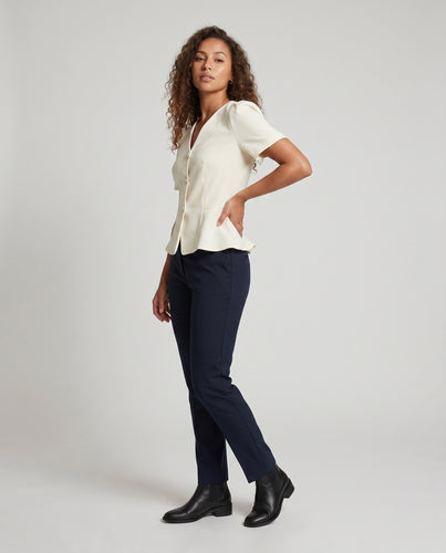 Damen Elegante Bluse mit peplum Schnitt und dekorativen Knopfdetails EB