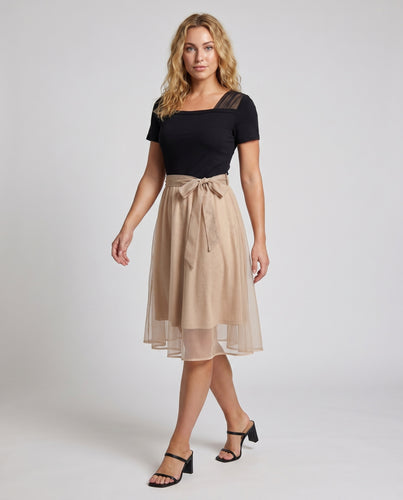 Damen Elegantes Blusenkleid mit asymmetrischem Rock und feinen Akzenten EB