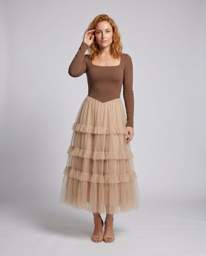 Damen Elegantes Layered Tüllkleid mit körperbetontem Oberteil und königlich vollem Rock EB