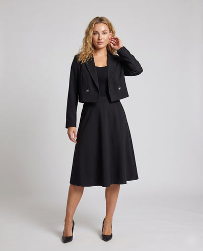 Damen Elegantes zwei-teiliges Ensemble mit tailliertem Blazer und fließendem Kleid EB