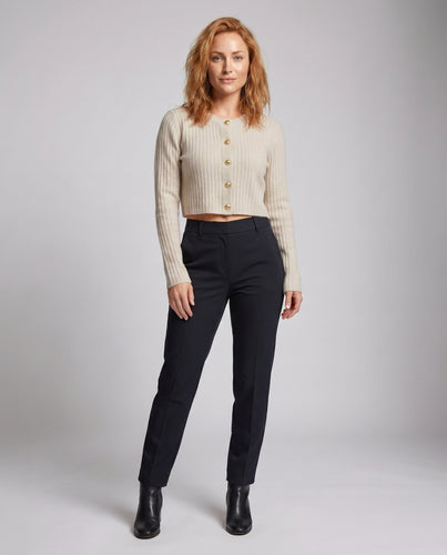 Damen Kurzer Strickpullover mit goldenen Knopfdetails EB