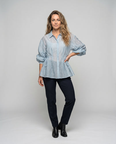 Damen Modische Bluse mit Rüschendetails und taillierbarem Design EB