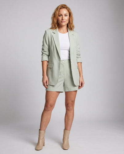 Damen Modisches Blazer-Shorts-Set mit einem modernen Schnitt und eleganten Details EB