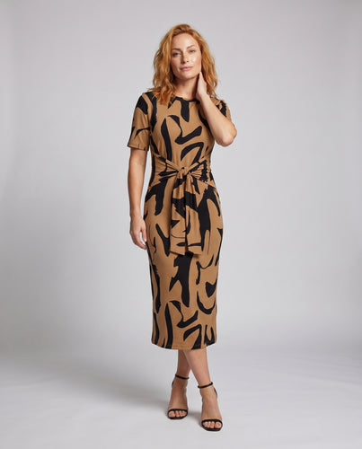 Damen Elegantes Maxikleid mit asymmetrischem Schnitt und aufregendem Muster EB