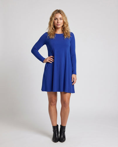 Damen Freizeitkleid mit langen Ärmeln und hohen Seitentaschen EB
