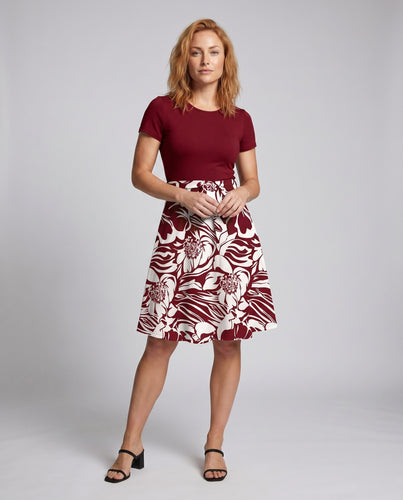 Damen Kleid mit floralem Rock und tailliertem Oberteil EB