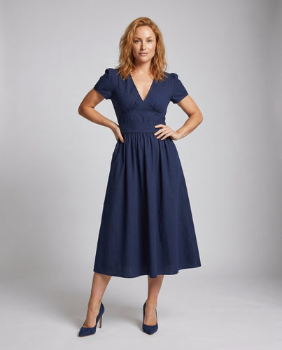 Damen Maxikleid mit tiefem V-Ausschnitt und praktischen Taschen EB