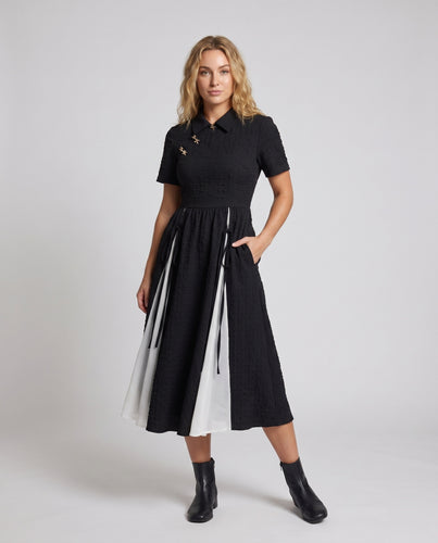 Damen Kleid mit stilvollem Hemdkragen und eleganten Kontrastdetails