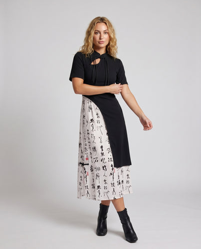 Damen Maxi-Kleid mit einzigartigem asymmetrischem Design und stilvollen Details