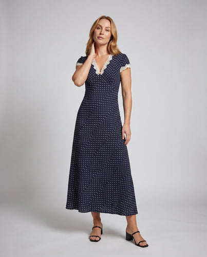 Damen Maxikleid mit charmantem A-Linien Schnitt und romantischem Spitzeneinsatz