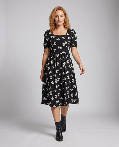 Damen Midikleid mit Puffärmeln und verspieltem Schmetterlingsmuster