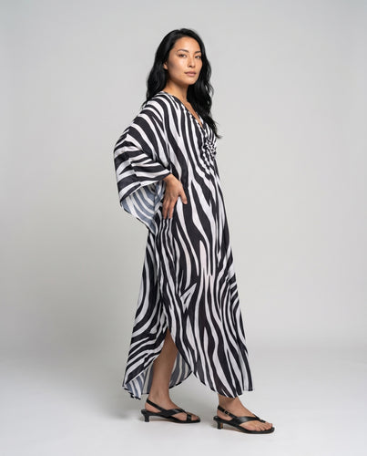 Damen eleganter Strandkleid mit tiefem V-Ausschnitt und innovativem Animal-Print EB