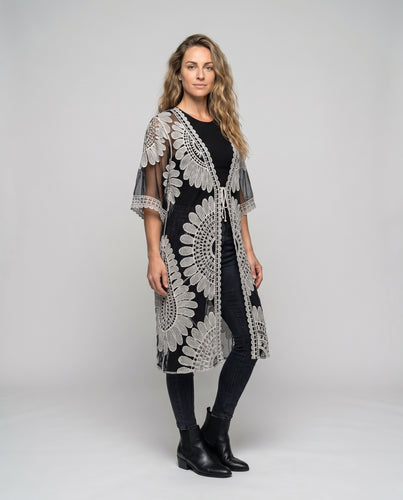Damen Häkel-Strandkimono mit kunstvollem Muster und luftigen Ärmeln EB