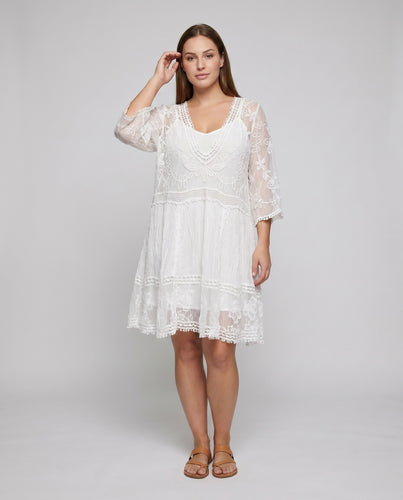 Damen Häkel-Strandkleid mit floralen Spitzenakzenten EB