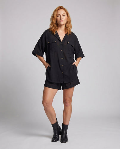Damen luftige Strandbluse mit eleganten Knopfdetails und lässigem Schnitt EB