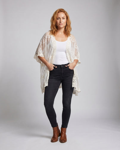 Damen luftiger Häkel-Strandkimono mit kunstvollen Details EB