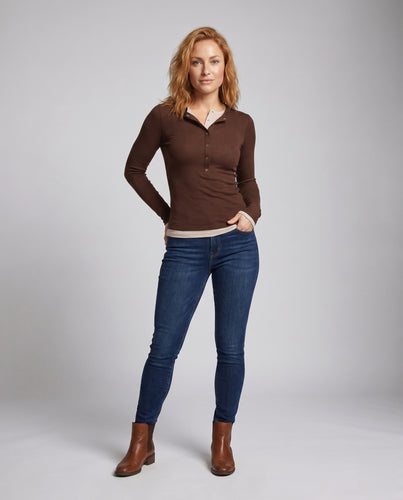 Damen nan feiner Stretch-Henley mit integriertem Lagenabschluss und Daumenlochärmeln