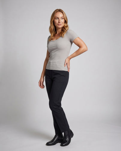 Damen nan feines geripptes Taillenshirt mit breitem Rundhalsausschnitt und formender Silhouette