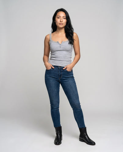 Damen nan feines Rippen-Cami mit Spitzenbesatz, Henley-Knopfleiste und V-Ausschnitt