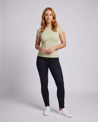 Damen nan feminines Zweiteiler-Set aus geripptem Kurzarmshirt und plissiertem A-Linien-Minirock