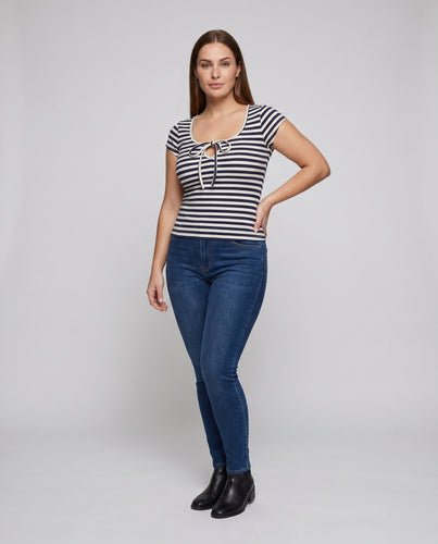 Damen nan figurbetontes Breton-Shirt mit tiefem Rundhalsausschnitt, vorderer Bindeschleife und kurzen Ärmeln