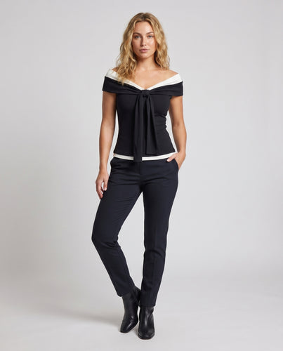Damen nan figurbetontes Top mit weitem Umschlagkragen und integriertem Frontschal