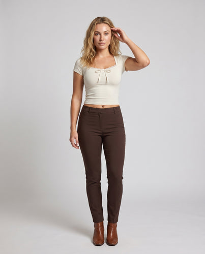 Damen nan kurzgeschnittenes Jersey-Top mit Spitzenkante, Zierknoten und figurbetonter Passform
