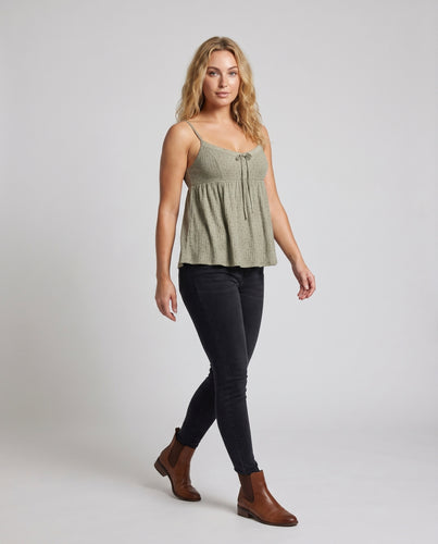 Damen nan luftiges Strickcami mit Unterbrustnaht, geraffter Taille und plissiertem Saum