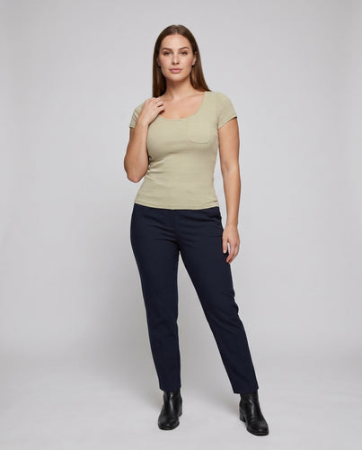 Damen nan schmal geschnittenes Shaping-Rippshirt mit U-Ausschnitt, eingearbeiteter Brusttasche und leichtem Stretch