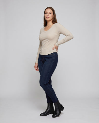 Damen nan schmal geschnittenes V-Ausschnitt Langarmshirt aus Micromodal mit flachen Nähten und Raglanärmeln