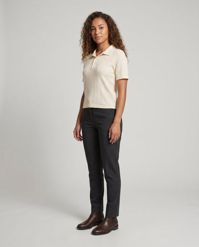 Damen nan Strukturstrick-Polo mit Reverskragen, kastiger Silhouette und kurzer Knopfleiste