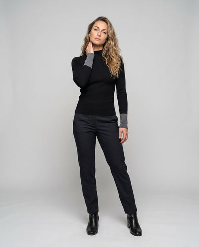 Damen nan taillierter Feinstrickpullover mit kurzem Stehkragen und kontrastiertem Ärmelabschluss