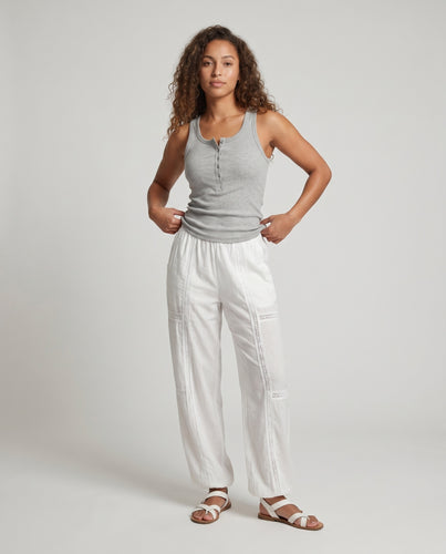 Damen nan tailliertes Rippstrick-Henley-Top mit kurzer Knopfleiste und schmaler Silhouette