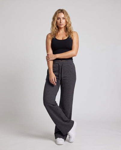 Damen nan weite hochgeschnittene Loungehose mit Rippbund, Kordelzug und verdeckten Seitentaschen