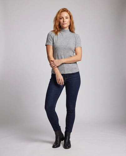 Damen elegantes T-Shirt mit asymmetrischem Schnitt und modernem Design