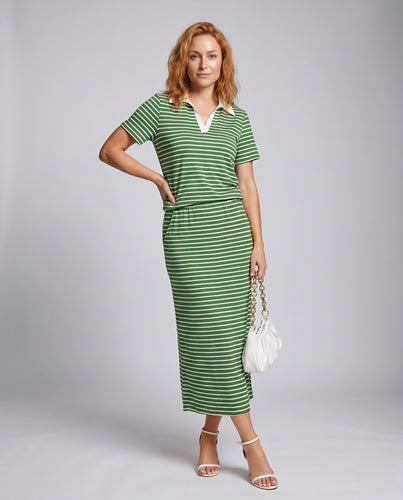Damen Freizeitkleid mit sportlichem V-Ausschnitt und seitlichen Taschen