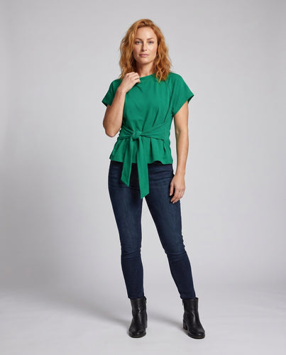 Damen modisches T-Shirt mit tailliertem Bindegürtel