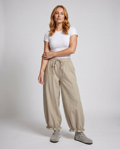 Damen weite Baumwollhose mit elastischem Bund und Raffungen