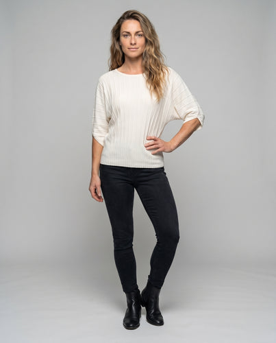 Damen luftiges Strickoberteil mit elegante Rippstruktur und Puffärmeln