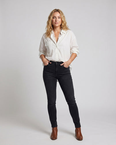 Damen Bluse mit femininen Spitzenakzenten und elegantem Kragen