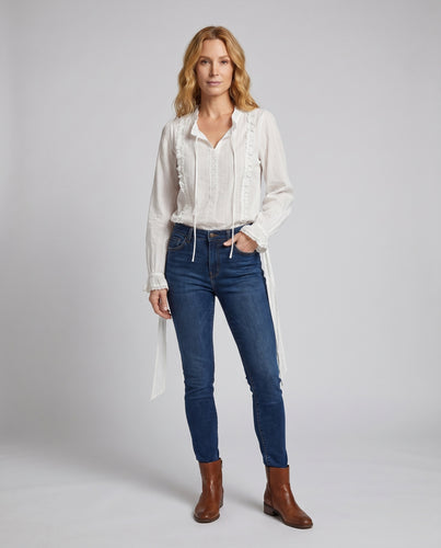 Damen Bluse mit Rüschendesign und modischem Bindeband