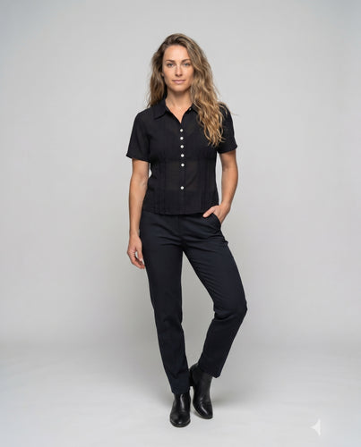 Damen elegante Kurzarmbluse mit modischem Kragen und feinen Knopfdetails